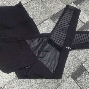 ALO YOGA MOTO LEGGINGS